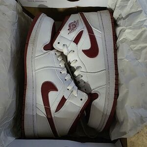 Nike Men's White and Red Sneakers